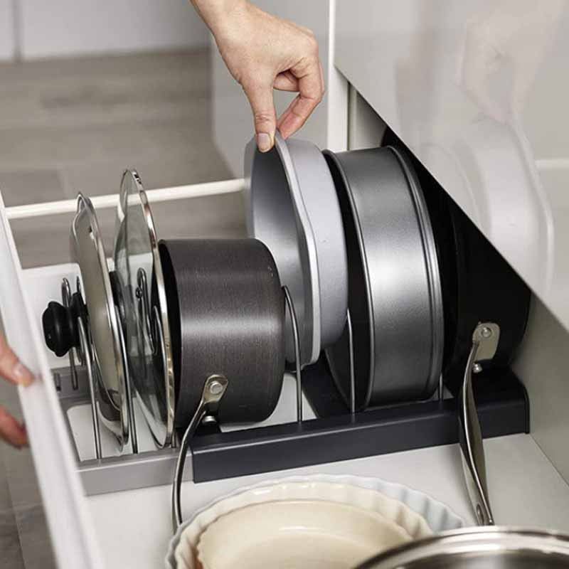 Pfannen- und Deckelhalter in einer Küchenschublade